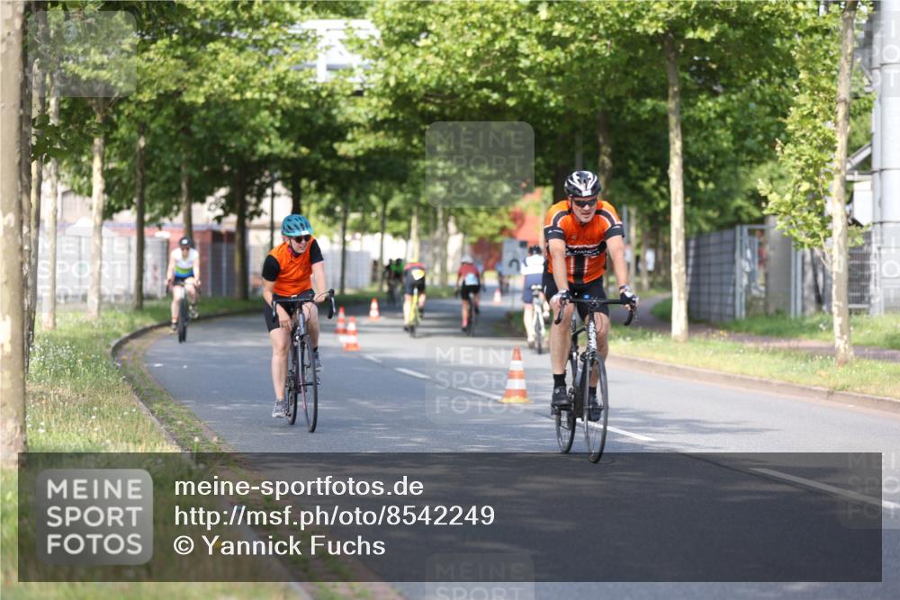 10.08.2025 - GEWOBA Citytriathlon Bremen Yannick Fuchs http://msf.ph/oto/8542249 10.08.2025 10:40:11 Radfahren 1, 11, 47, 55, 57, 61, 79, 91, 135, 197, 227, 398 meine-sportfotos.de