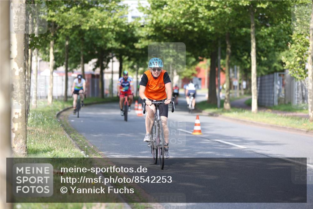 10.08.2025 - GEWOBA Citytriathlon Bremen Yannick Fuchs http://msf.ph/oto/8542253 10.08.2025 10:40:11 Radfahren 1, 11, 47, 55, 57, 61, 79, 91, 135, 197, 227, 398 meine-sportfotos.de