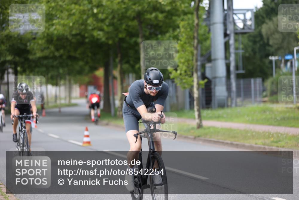 10.08.2025 - GEWOBA Citytriathlon Bremen Yannick Fuchs http://msf.ph/oto/8542254 10.08.2025 12:47:47 Radfahren 566, 587, 590, 679, 745, 801, 884, 916, 943, 951 meine-sportfotos.de