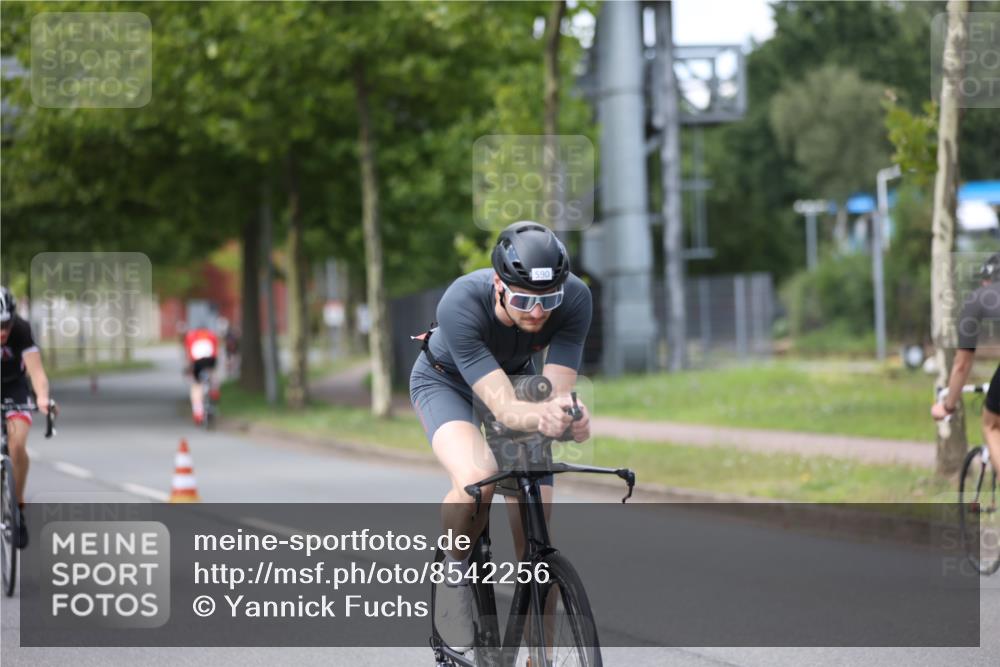 10.08.2025 - GEWOBA Citytriathlon Bremen Yannick Fuchs http://msf.ph/oto/8542256 10.08.2025 12:47:47 Radfahren 566, 587, 590, 679, 745, 801, 884, 916, 943, 951 meine-sportfotos.de