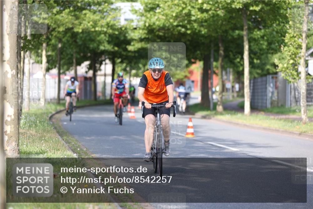 10.08.2025 - GEWOBA Citytriathlon Bremen Yannick Fuchs http://msf.ph/oto/8542257 10.08.2025 10:40:12 Radfahren 1, 11, 47, 55, 57, 61, 79, 91, 135, 197, 227, 398 meine-sportfotos.de