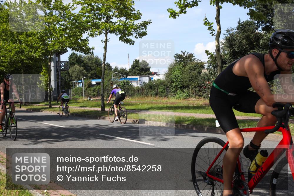 10.08.2025 - GEWOBA Citytriathlon Bremen Yannick Fuchs http://msf.ph/oto/8542258 10.08.2025 14:31:12 Radfahren 26, 97, 155, 187, 291, 335, 368, 385, 407, 412, 469, 470, 491, 494, 509 meine-sportfotos.de