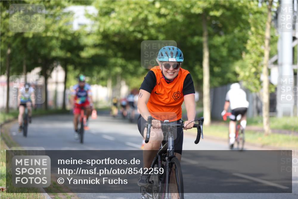 10.08.2025 - GEWOBA Citytriathlon Bremen Yannick Fuchs http://msf.ph/oto/8542259 10.08.2025 10:40:12 Radfahren 1, 11, 47, 55, 57, 61, 79, 91, 135, 197, 227, 398 meine-sportfotos.de