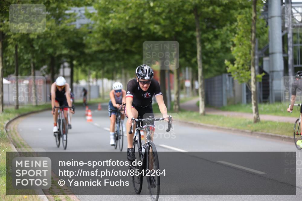10.08.2025 - GEWOBA Citytriathlon Bremen Yannick Fuchs http://msf.ph/oto/8542264 10.08.2025 12:47:47 Radfahren 566, 587, 590, 679, 745, 801, 884, 916, 943, 951 meine-sportfotos.de