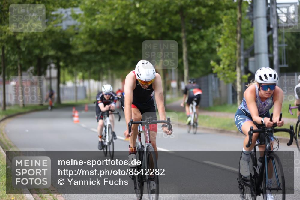 10.08.2025 - GEWOBA Citytriathlon Bremen Yannick Fuchs http://msf.ph/oto/8542282 10.08.2025 12:47:49 Radfahren 566, 587, 590, 679, 745, 767, 801, 884, 916, 941, 943, 951 meine-sportfotos.de