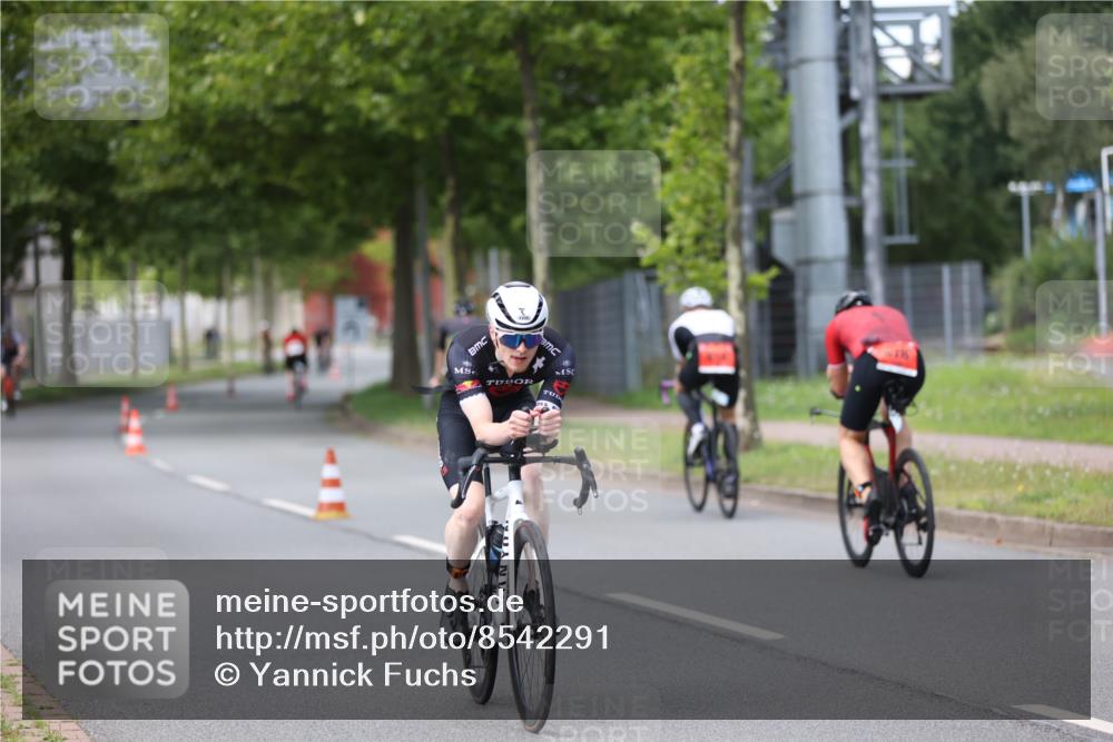 10.08.2025 - GEWOBA Citytriathlon Bremen Yannick Fuchs http://msf.ph/oto/8542291 10.08.2025 12:47:49 Radfahren 566, 587, 590, 679, 745, 767, 801, 884, 916, 941, 943, 951 meine-sportfotos.de