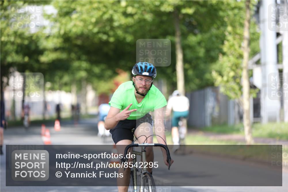 10.08.2025 - GEWOBA Citytriathlon Bremen Yannick Fuchs http://msf.ph/oto/8542295 10.08.2025 10:40:20 Radfahren 1, 11, 39, 47, 61, 65, 125, 135, 197, 227, 229 meine-sportfotos.de