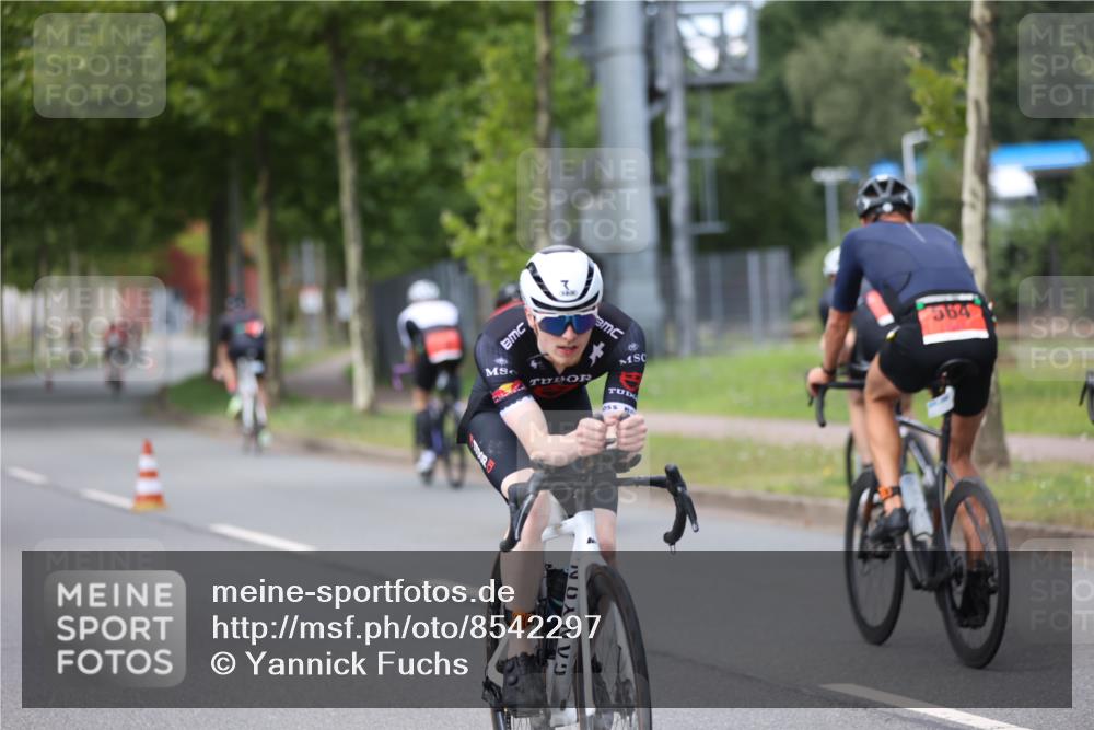 10.08.2025 - GEWOBA Citytriathlon Bremen Yannick Fuchs http://msf.ph/oto/8542297 10.08.2025 12:47:50 Radfahren 566, 587, 590, 679, 745, 767, 801, 884, 916, 941, 943, 951 meine-sportfotos.de
