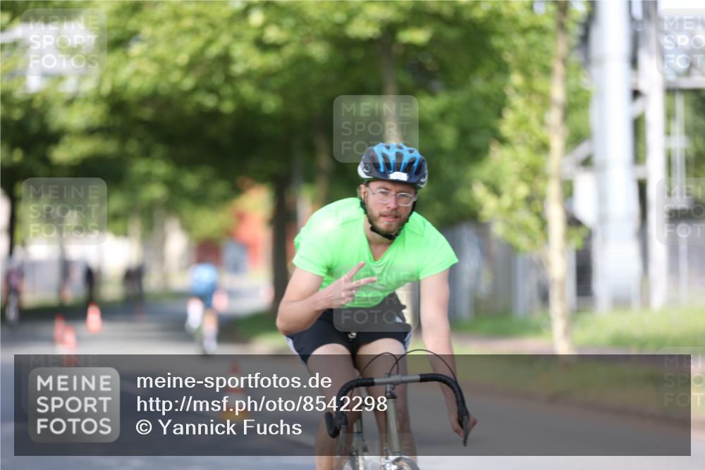 10.08.2025 - GEWOBA Citytriathlon Bremen Yannick Fuchs http://msf.ph/oto/8542298 10.08.2025 10:40:20 Radfahren 1, 11, 39, 47, 61, 65, 125, 135, 197, 227, 229 meine-sportfotos.de