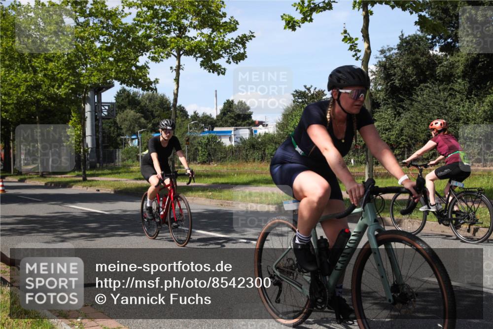 10.08.2025 - GEWOBA Citytriathlon Bremen Yannick Fuchs http://msf.ph/oto/8542300 10.08.2025 14:31:36 Radfahren 97, 187, 271, 324, 379, 419, 434, 439, 459, 469, 475, 485, 520, 523 meine-sportfotos.de