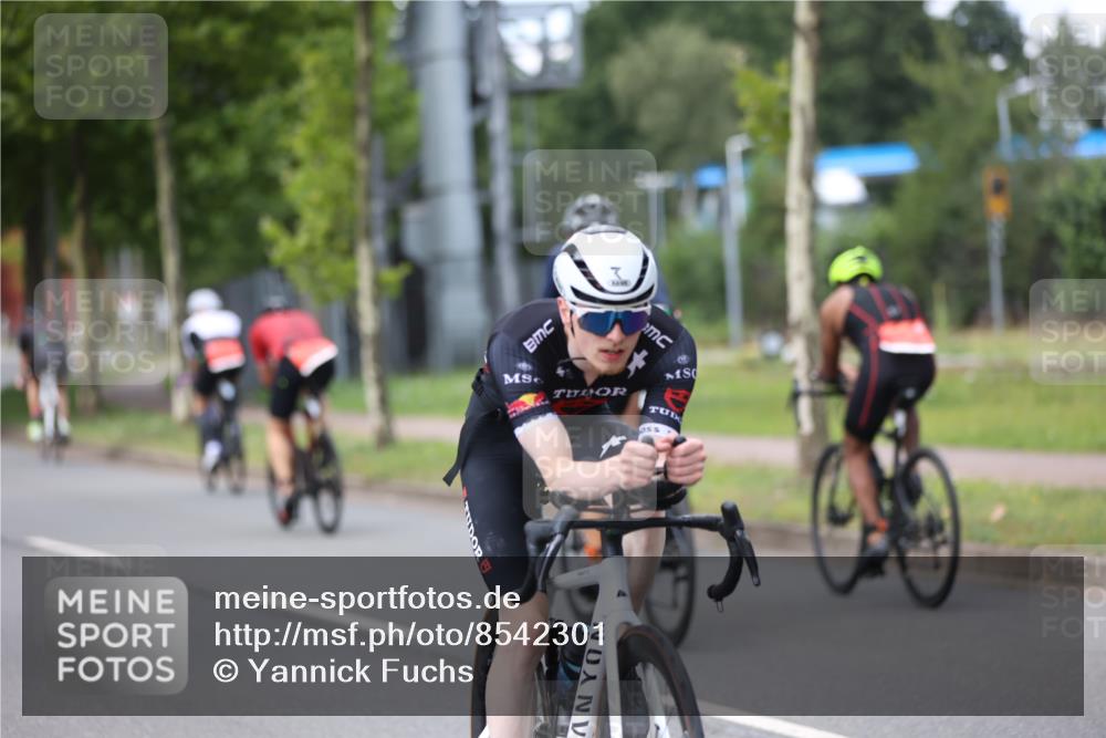 10.08.2025 - GEWOBA Citytriathlon Bremen Yannick Fuchs http://msf.ph/oto/8542301 10.08.2025 12:47:50 Radfahren 566, 587, 590, 679, 745, 767, 801, 884, 916, 941, 943, 951 meine-sportfotos.de