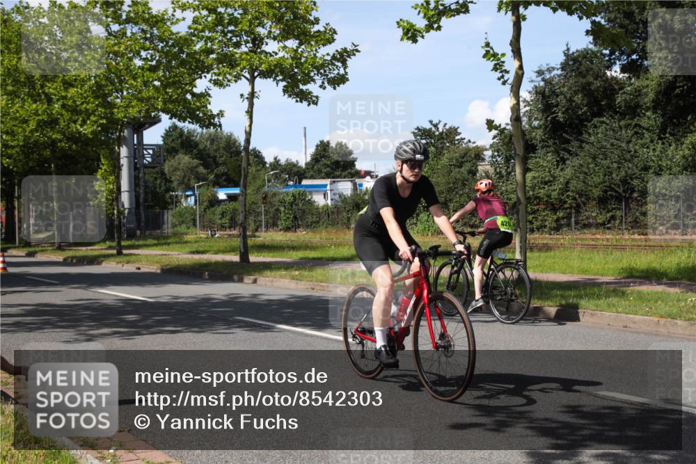 10.08.2025 - GEWOBA Citytriathlon Bremen Yannick Fuchs http://msf.ph/oto/8542303 10.08.2025 14:31:36 Radfahren 97, 187, 271, 324, 379, 419, 434, 439, 459, 469, 475, 485, 520, 523 meine-sportfotos.de