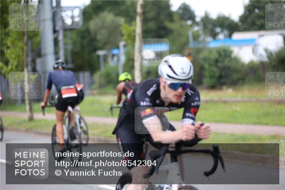 10.08.2025 - GEWOBA Citytriathlon Bremen Yannick Fuchs http://msf.ph/oto/8542304 10.08.2025 12:47:50 Radfahren 566, 587, 590, 679, 745, 767, 801, 884, 916, 941, 943, 951 meine-sportfotos.de