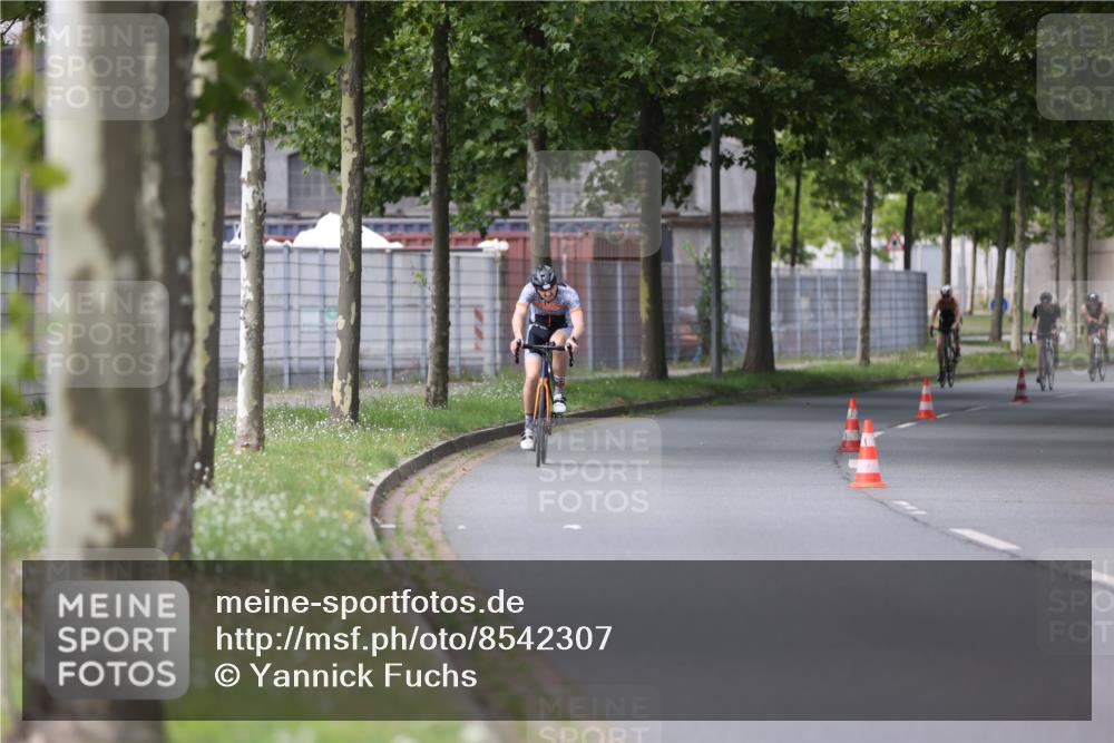 10.08.2025 - GEWOBA Citytriathlon Bremen Yannick Fuchs http://msf.ph/oto/8542307 10.08.2025 12:47:51 Radfahren 566, 587, 590, 679, 745, 767, 801, 884, 916, 941, 943, 951 meine-sportfotos.de