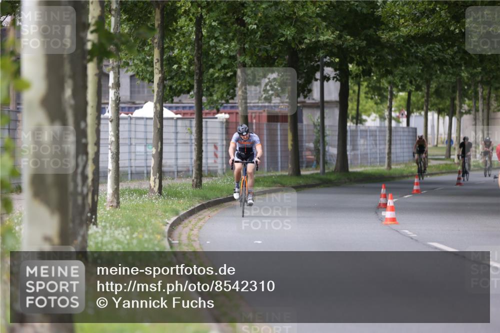10.08.2025 - GEWOBA Citytriathlon Bremen Yannick Fuchs http://msf.ph/oto/8542310 10.08.2025 12:47:52 Radfahren 566, 587, 590, 679, 745, 767, 801, 884, 916, 941, 943, 951 meine-sportfotos.de