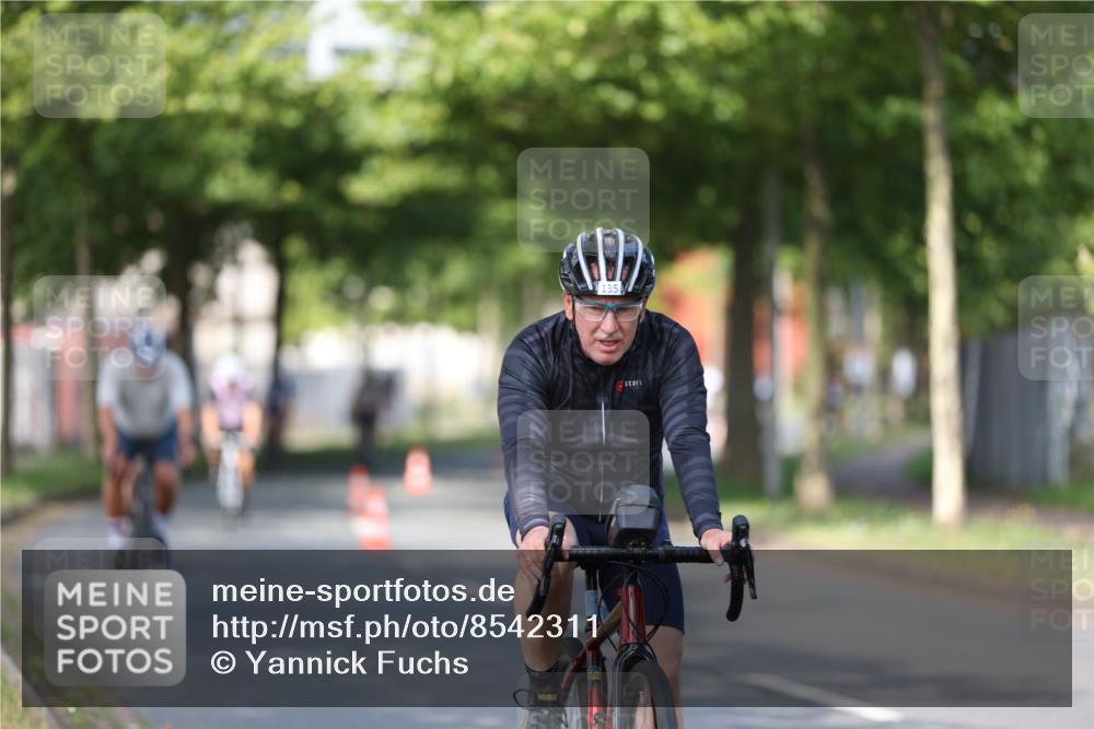 10.08.2025 - GEWOBA Citytriathlon Bremen Yannick Fuchs http://msf.ph/oto/8542311 10.08.2025 10:40:22 Radfahren 1, 11, 39, 47, 61, 65, 125, 135, 197, 229 meine-sportfotos.de