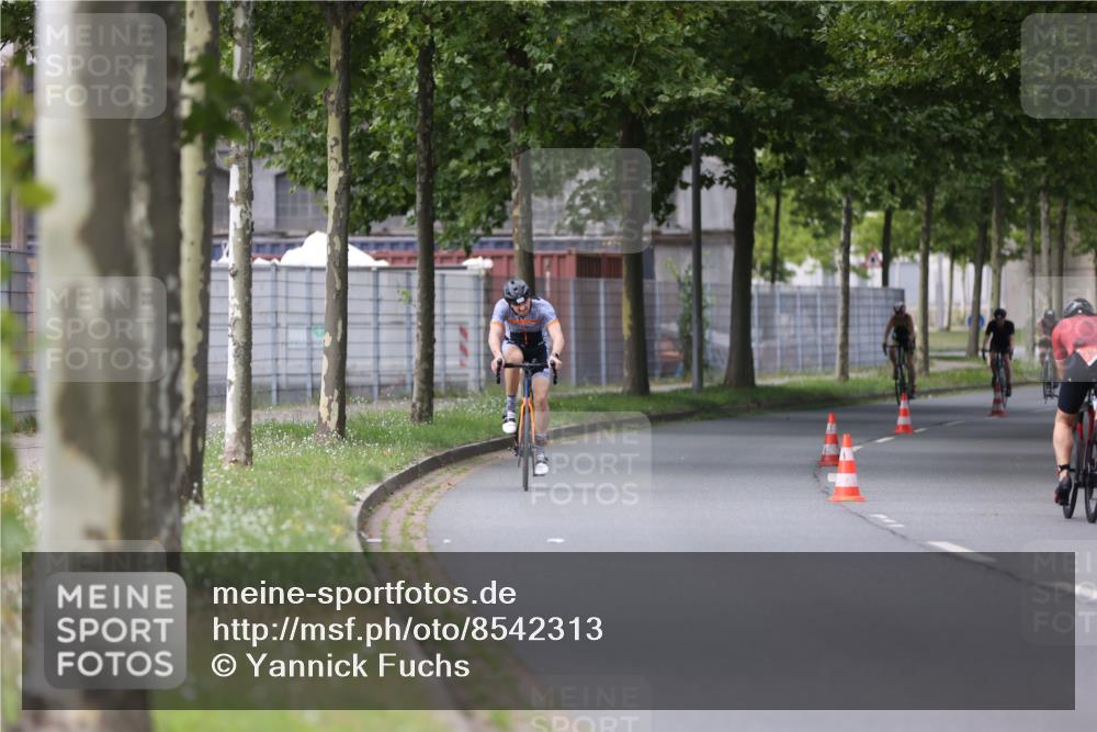 10.08.2025 - GEWOBA Citytriathlon Bremen Yannick Fuchs http://msf.ph/oto/8542313 10.08.2025 12:47:52 Radfahren 566, 587, 590, 679, 745, 767, 801, 884, 916, 941, 943, 951 meine-sportfotos.de