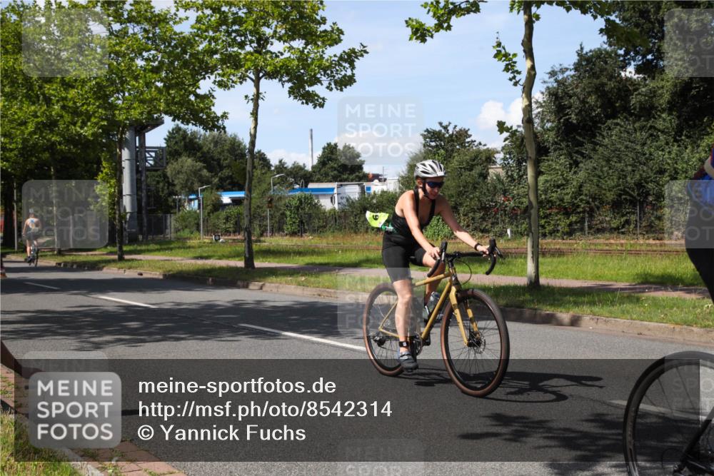 10.08.2025 - GEWOBA Citytriathlon Bremen Yannick Fuchs http://msf.ph/oto/8542314 10.08.2025 14:31:45 Radfahren 271, 324, 379, 439, 459, 475, 485, 520 meine-sportfotos.de