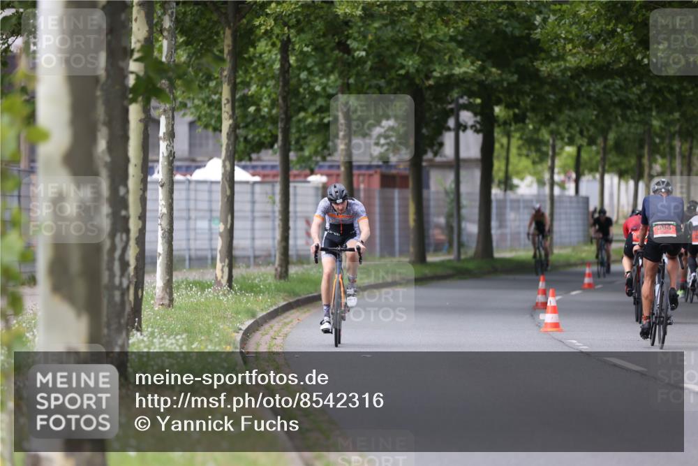 10.08.2025 - GEWOBA Citytriathlon Bremen Yannick Fuchs http://msf.ph/oto/8542316 10.08.2025 12:47:53 Radfahren 566, 587, 590, 679, 745, 767, 801, 884, 916, 941, 943, 951 meine-sportfotos.de