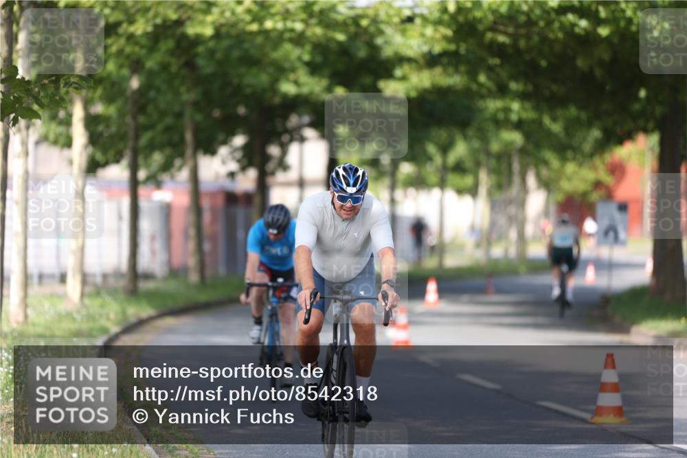 10.08.2025 - GEWOBA Citytriathlon Bremen Yannick Fuchs http://msf.ph/oto/8542318 10.08.2025 10:40:23 Radfahren 1, 11, 39, 47, 61, 65, 125, 135, 197, 229 meine-sportfotos.de