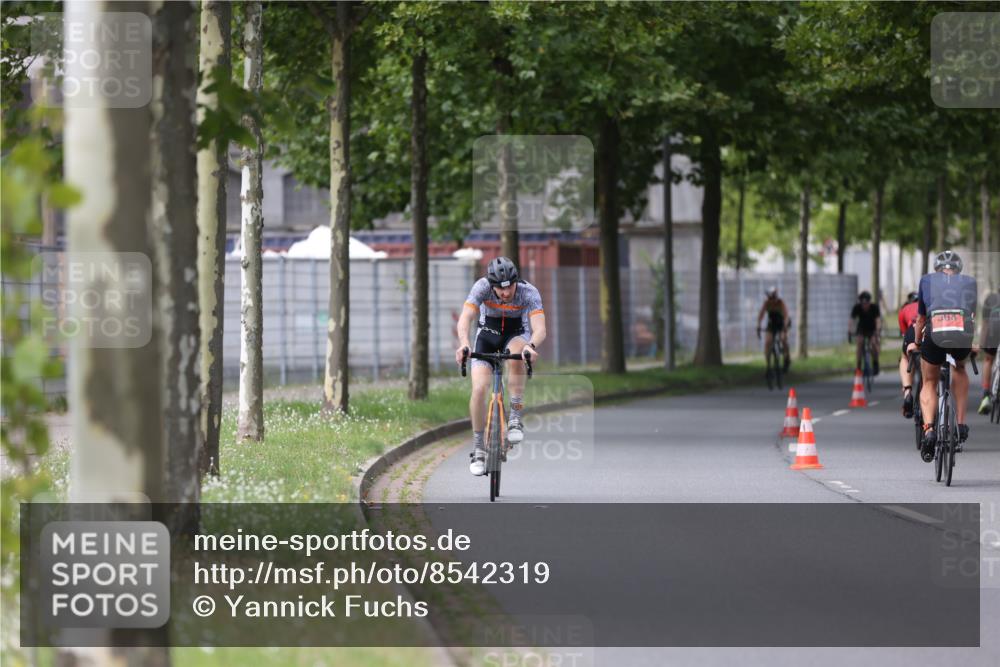 10.08.2025 - GEWOBA Citytriathlon Bremen Yannick Fuchs http://msf.ph/oto/8542319 10.08.2025 12:47:53 Radfahren 566, 587, 590, 679, 745, 767, 801, 884, 916, 941, 943, 951 meine-sportfotos.de
