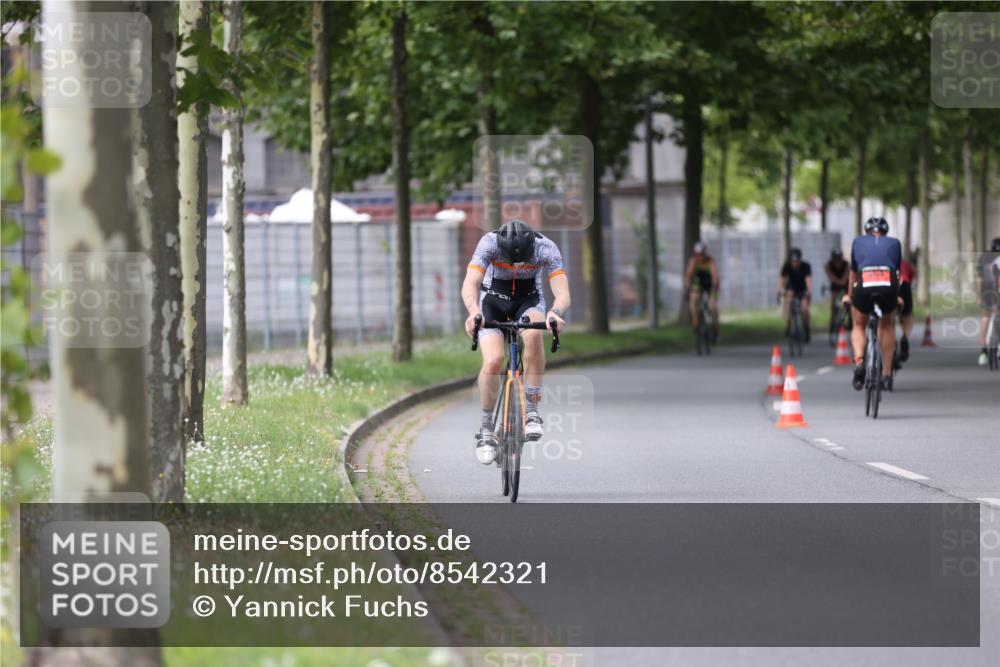 10.08.2025 - GEWOBA Citytriathlon Bremen Yannick Fuchs http://msf.ph/oto/8542321 10.08.2025 12:47:54 Radfahren 566, 587, 590, 679, 767, 801, 884, 916, 941, 943, 951 meine-sportfotos.de