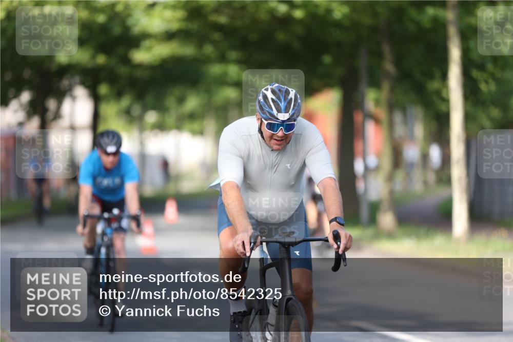 10.08.2025 - GEWOBA Citytriathlon Bremen Yannick Fuchs http://msf.ph/oto/8542325 10.08.2025 10:40:24 Radfahren 1, 11, 39, 47, 65, 125, 135, 197, 229 meine-sportfotos.de