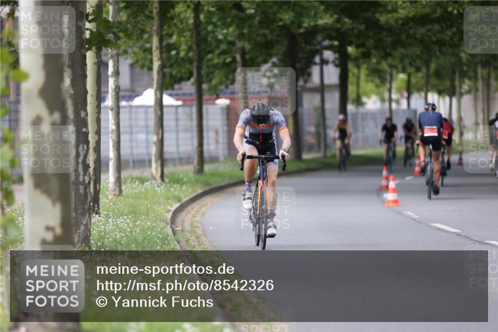10.08.2025 - GEWOBA Citytriathlon Bremen Yannick Fuchs http://msf.ph/oto/8542326 10.08.2025 12:47:54 Radfahren 566, 587, 590, 679, 767, 801, 884, 916, 941, 943, 951 meine-sportfotos.de