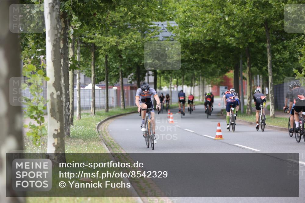 10.08.2025 - GEWOBA Citytriathlon Bremen Yannick Fuchs http://msf.ph/oto/8542329 10.08.2025 12:47:55 Radfahren 566, 587, 590, 679, 767, 801, 884, 916, 941, 943, 951 meine-sportfotos.de