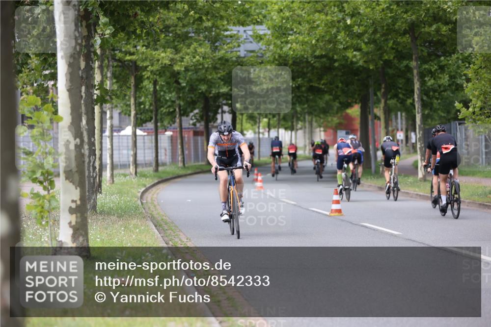 10.08.2025 - GEWOBA Citytriathlon Bremen Yannick Fuchs http://msf.ph/oto/8542333 10.08.2025 12:47:55 Radfahren 566, 587, 590, 679, 767, 801, 884, 916, 941, 943, 951 meine-sportfotos.de