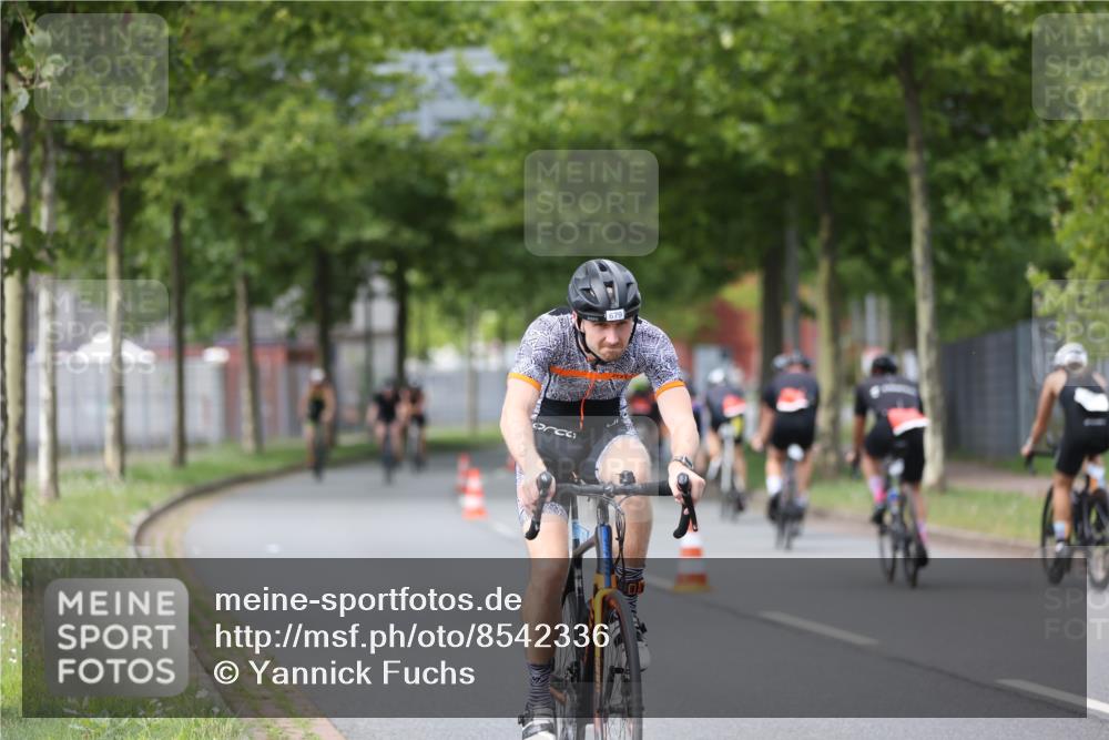 10.08.2025 - GEWOBA Citytriathlon Bremen Yannick Fuchs http://msf.ph/oto/8542336 10.08.2025 12:47:56 Radfahren 566, 587, 590, 656, 679, 767, 801, 884, 916, 941, 943, 951 meine-sportfotos.de