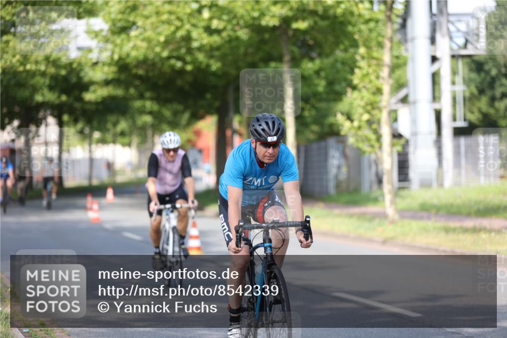 10.08.2025 - GEWOBA Citytriathlon Bremen Yannick Fuchs http://msf.ph/oto/8542339 10.08.2025 10:40:25 Radfahren 1, 11, 39, 47, 65, 125, 135, 197, 229 meine-sportfotos.de