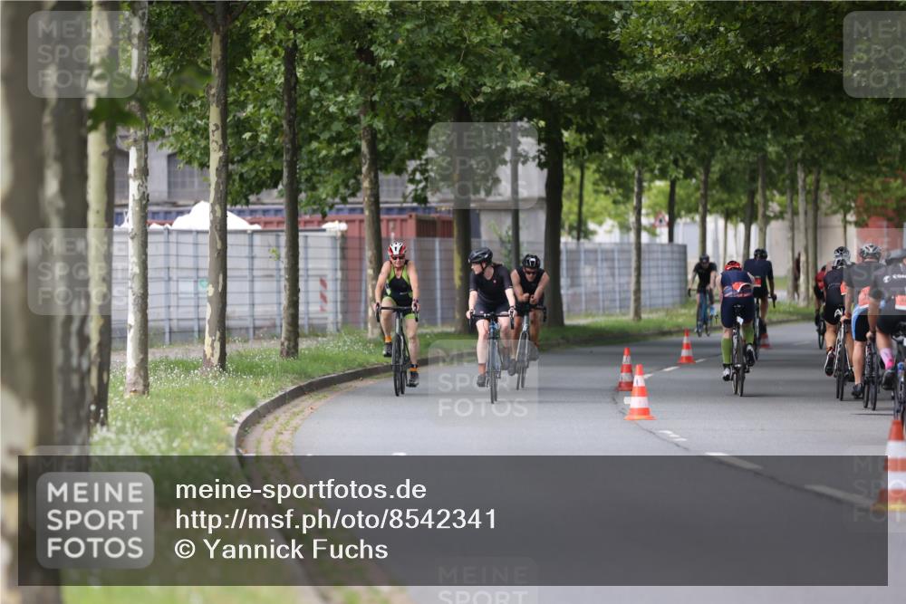 10.08.2025 - GEWOBA Citytriathlon Bremen Yannick Fuchs http://msf.ph/oto/8542341 10.08.2025 12:47:57 Radfahren 566, 587, 590, 656, 679, 767, 801, 884, 916, 941, 943, 951 meine-sportfotos.de