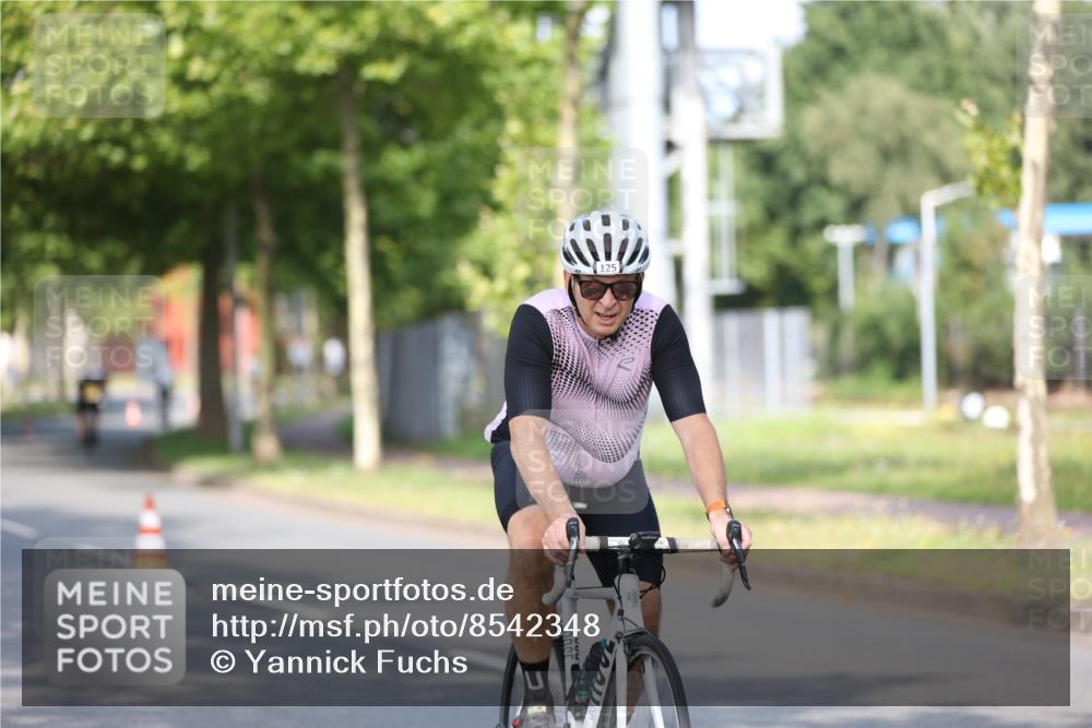 10.08.2025 - GEWOBA Citytriathlon Bremen Yannick Fuchs http://msf.ph/oto/8542348 10.08.2025 10:40:26 Radfahren 1, 11, 39, 47, 65, 125, 135, 229, 368 meine-sportfotos.de