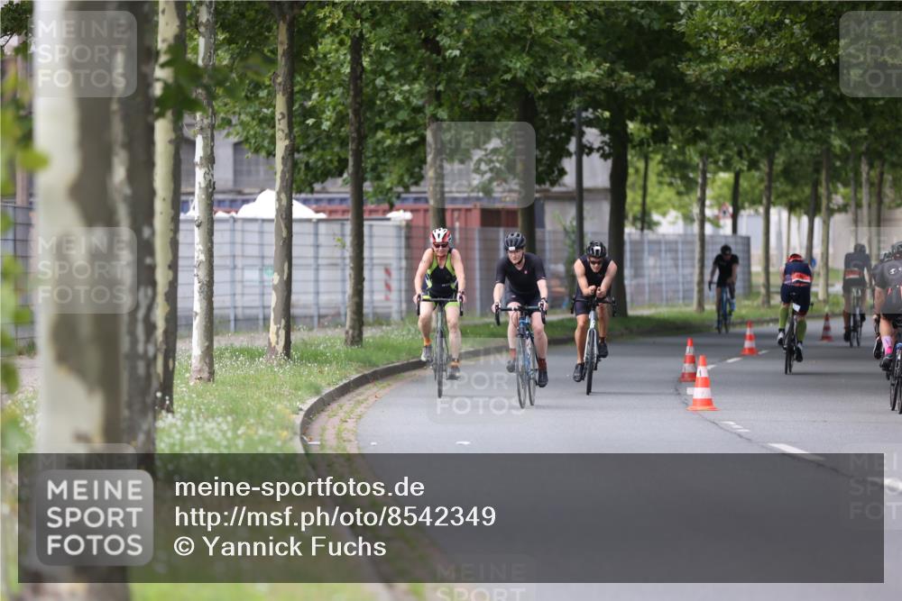 10.08.2025 - GEWOBA Citytriathlon Bremen Yannick Fuchs http://msf.ph/oto/8542349 10.08.2025 12:47:57 Radfahren 566, 587, 590, 656, 679, 767, 801, 884, 916, 941, 943, 951 meine-sportfotos.de