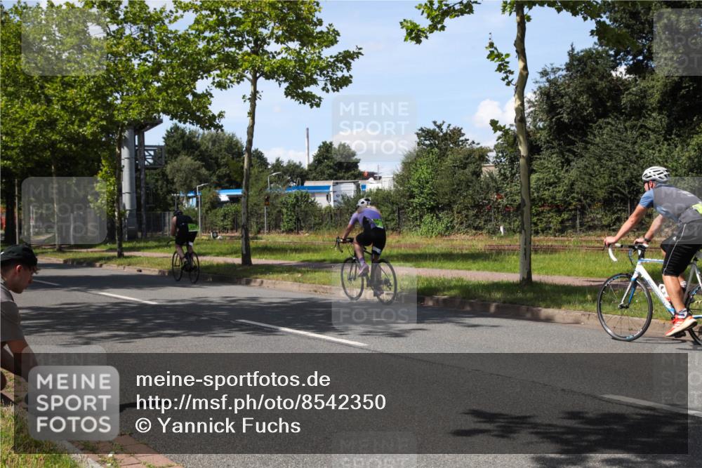 10.08.2025 - GEWOBA Citytriathlon Bremen Yannick Fuchs http://msf.ph/oto/8542350 10.08.2025 14:31:57 Radfahren 376, 411, 459, 496, 520 meine-sportfotos.de
