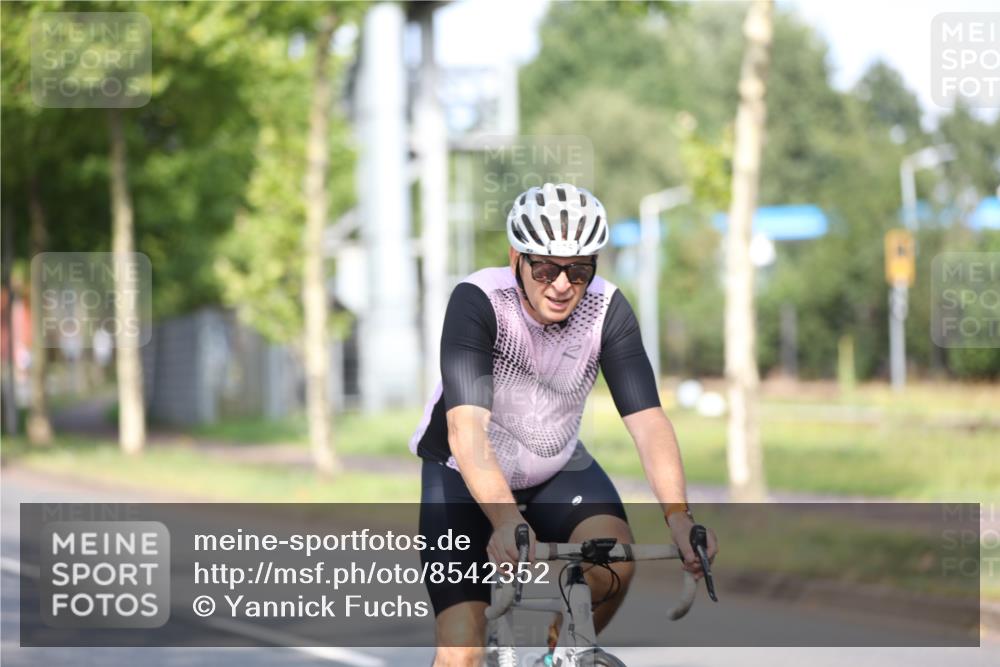 10.08.2025 - GEWOBA Citytriathlon Bremen Yannick Fuchs http://msf.ph/oto/8542352 10.08.2025 10:40:27 Radfahren 1, 11, 39, 47, 65, 125, 135, 229, 368 meine-sportfotos.de