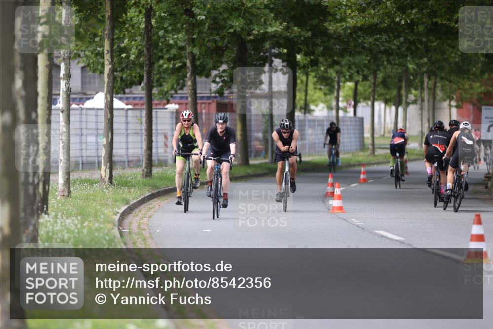 10.08.2025 - GEWOBA Citytriathlon Bremen Yannick Fuchs http://msf.ph/oto/8542356 10.08.2025 12:47:58 Radfahren 566, 587, 590, 656, 679, 767, 884, 916, 941, 943, 951 meine-sportfotos.de