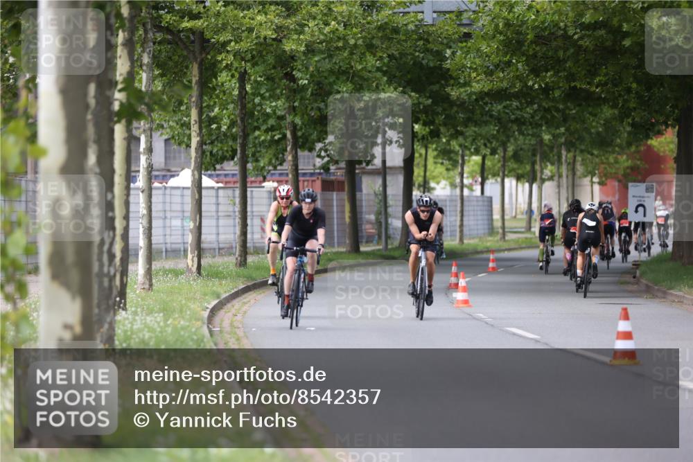 10.08.2025 - GEWOBA Citytriathlon Bremen Yannick Fuchs http://msf.ph/oto/8542357 10.08.2025 12:47:59 Radfahren 566, 587, 590, 656, 679, 767, 884, 916, 927, 941, 943, 951 meine-sportfotos.de