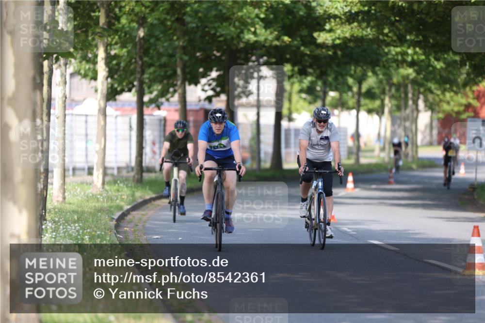 10.08.2025 - GEWOBA Citytriathlon Bremen Yannick Fuchs http://msf.ph/oto/8542361 10.08.2025 10:40:28 Radfahren 1, 11, 23, 39, 47, 65, 125, 135, 229, 368 meine-sportfotos.de