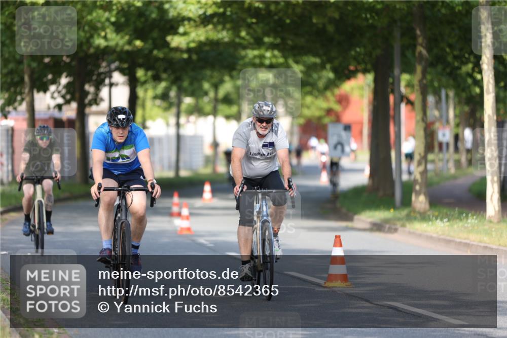 10.08.2025 - GEWOBA Citytriathlon Bremen Yannick Fuchs http://msf.ph/oto/8542365 10.08.2025 10:40:29 Radfahren 1, 11, 23, 39, 47, 65, 125, 135, 229, 368 meine-sportfotos.de
