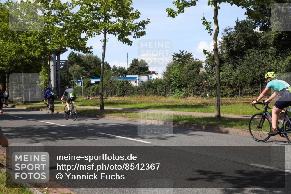 10.08.2025 - GEWOBA Citytriathlon Bremen Yannick Fuchs http://msf.ph/oto/8542367 10.08.2025 14:32:01 Radfahren 104, 344, 359, 376, 411, 496, 508 meine-sportfotos.de