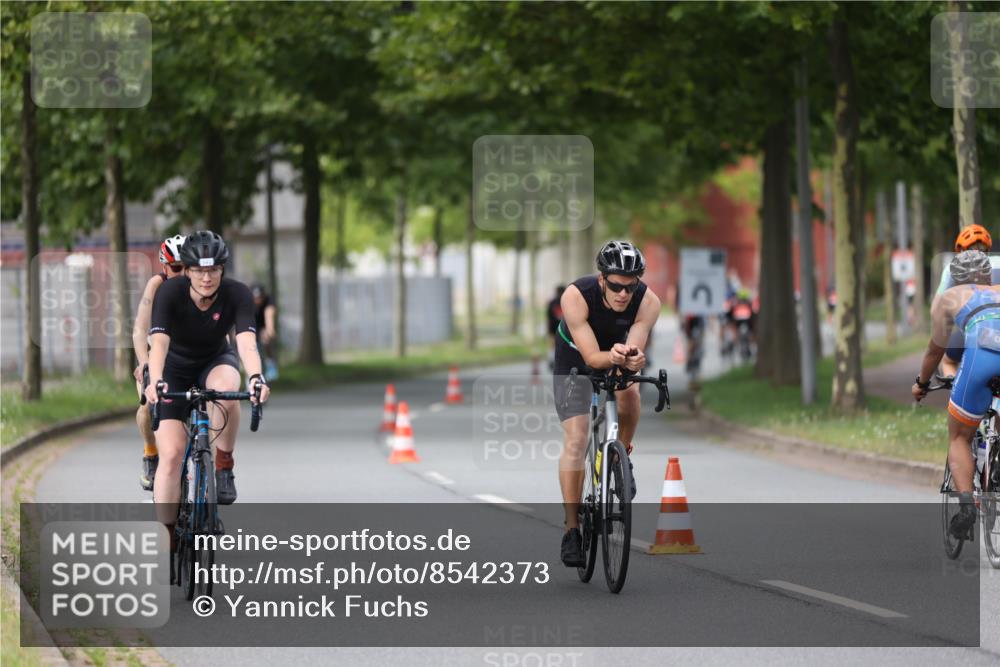 10.08.2025 - GEWOBA Citytriathlon Bremen Yannick Fuchs http://msf.ph/oto/8542373 10.08.2025 12:48:00 Radfahren 587, 590, 656, 679, 767, 884, 916, 927, 941, 943 meine-sportfotos.de