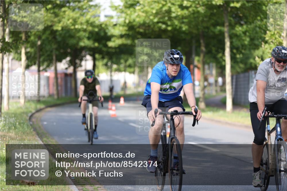 10.08.2025 - GEWOBA Citytriathlon Bremen Yannick Fuchs http://msf.ph/oto/8542374 10.08.2025 10:40:30 Radfahren 1, 11, 23, 39, 47, 65, 125, 229, 368, 505 meine-sportfotos.de