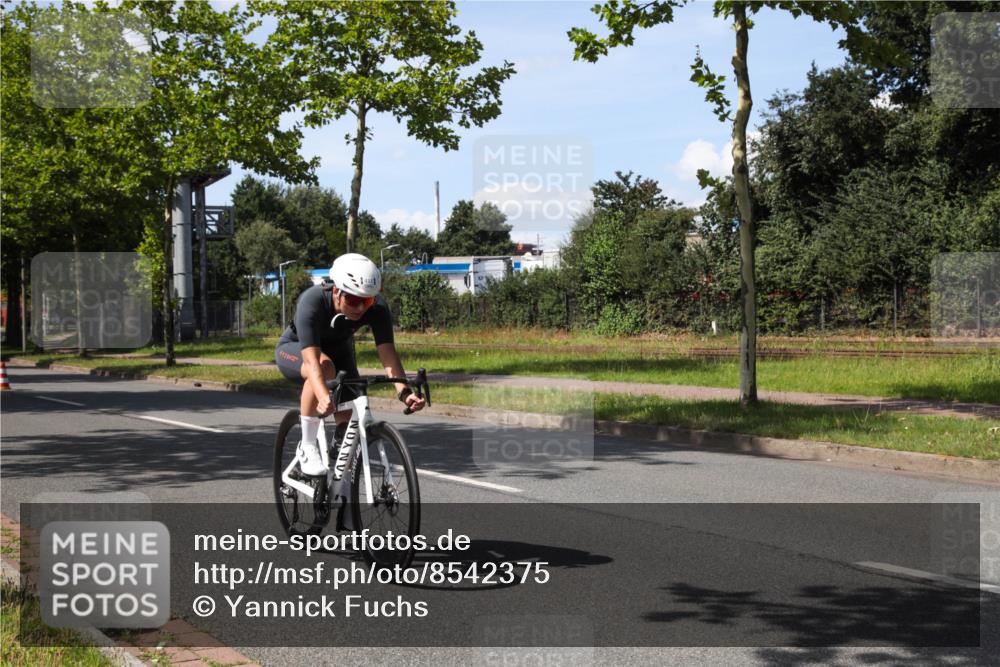 10.08.2025 - GEWOBA Citytriathlon Bremen Yannick Fuchs http://msf.ph/oto/8542375 10.08.2025 14:32:07 Radfahren 104, 113, 344, 355, 359, 362, 366, 376, 411, 433, 463, 496, 508 meine-sportfotos.de