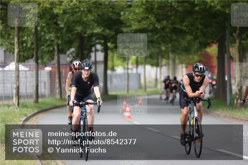 10.08.2025 - GEWOBA Citytriathlon Bremen Yannick Fuchs http://msf.ph/oto/8542377 10.08.2025 12:48:00 Radfahren 587, 590, 656, 679, 767, 884, 916, 927, 941, 943 meine-sportfotos.de