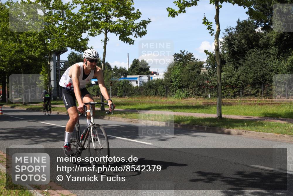 10.08.2025 - GEWOBA Citytriathlon Bremen Yannick Fuchs http://msf.ph/oto/8542379 10.08.2025 14:32:10 Radfahren 104, 113, 344, 355, 359, 362, 366, 370, 376, 411, 433, 463, 489, 496, 508 meine-sportfotos.de