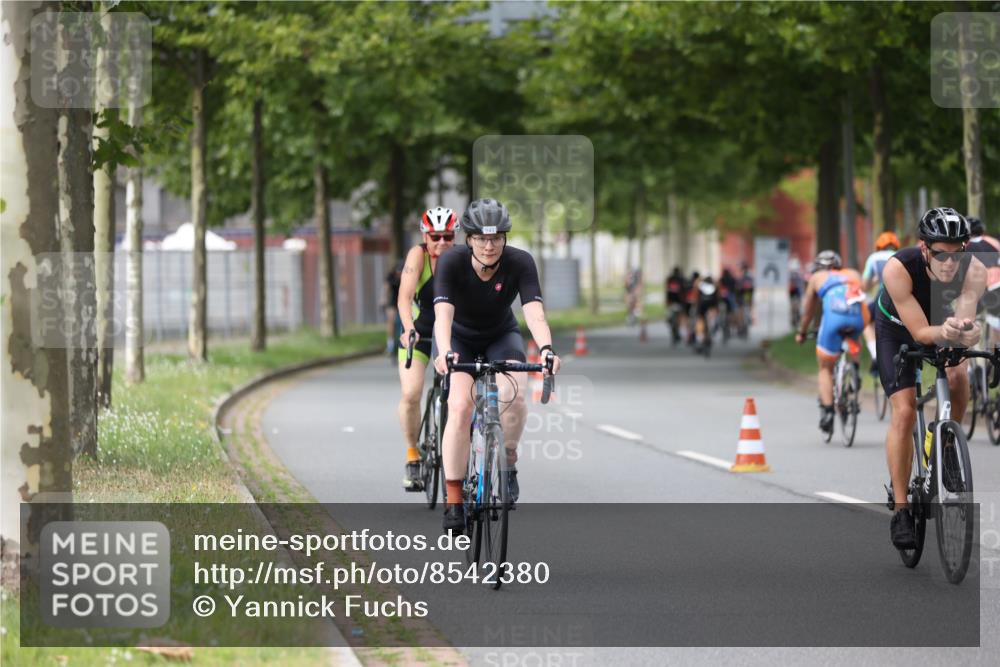 10.08.2025 - GEWOBA Citytriathlon Bremen Yannick Fuchs http://msf.ph/oto/8542380 10.08.2025 12:48:01 Radfahren 587, 590, 656, 679, 699, 767, 884, 916, 927, 941, 943 meine-sportfotos.de