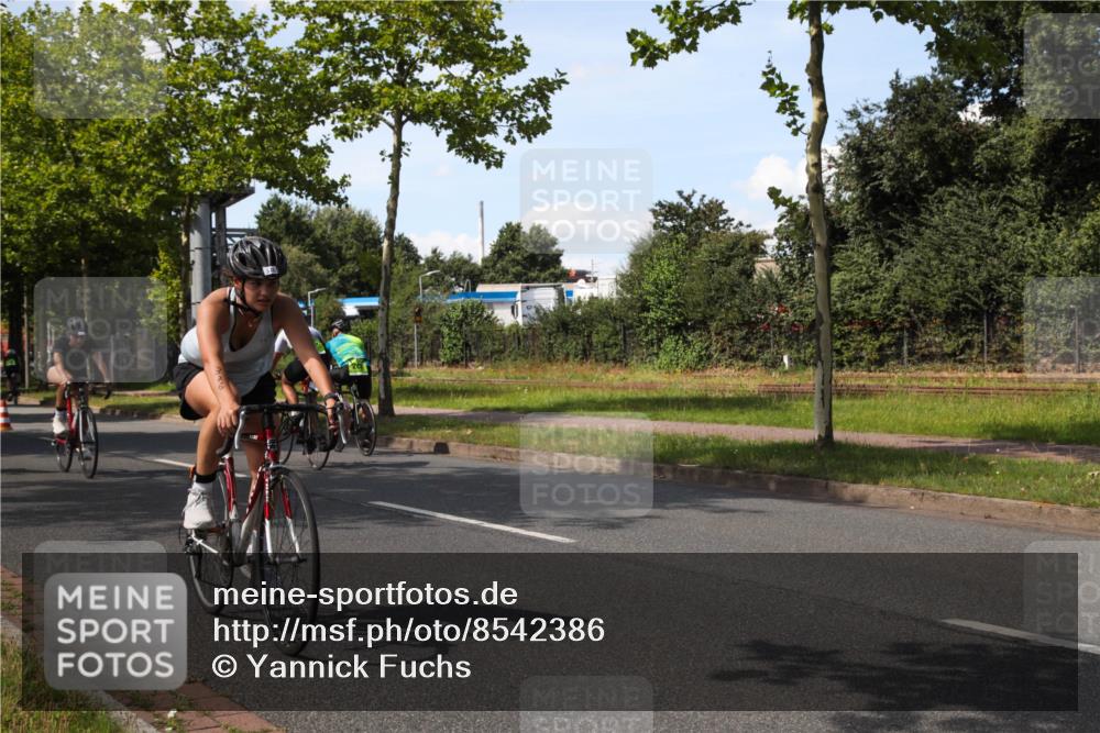 10.08.2025 - GEWOBA Citytriathlon Bremen Yannick Fuchs http://msf.ph/oto/8542386 10.08.2025 14:32:12 Radfahren 104, 105, 113, 344, 355, 359, 362, 366, 370, 376, 411, 433, 463, 489, 496, 508 meine-sportfotos.de