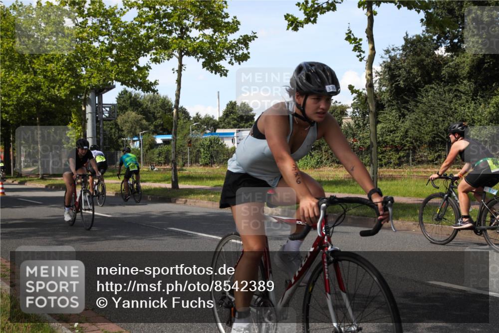10.08.2025 - GEWOBA Citytriathlon Bremen Yannick Fuchs http://msf.ph/oto/8542389 10.08.2025 14:32:13 Radfahren 104, 105, 113, 299, 344, 355, 359, 362, 366, 370, 376, 411, 433, 463, 489, 496, 508 meine-sportfotos.de